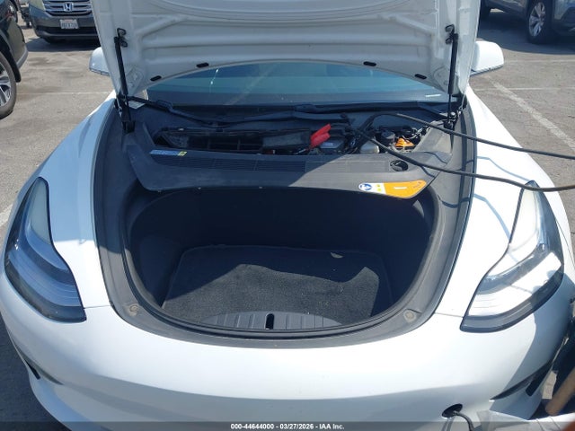 44644000 :رقم المزاد ، 5YJ3E1EA3JF023121 vin ، 2018 Tesla Model 3 Long Range/mid Range مزاد بيع