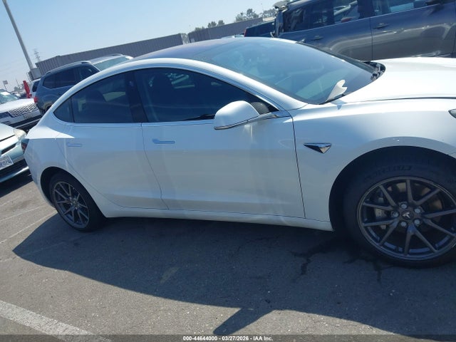 44644000 :رقم المزاد ، 5YJ3E1EA3JF023121 vin ، 2018 Tesla Model 3 Long Range/mid Range مزاد بيع