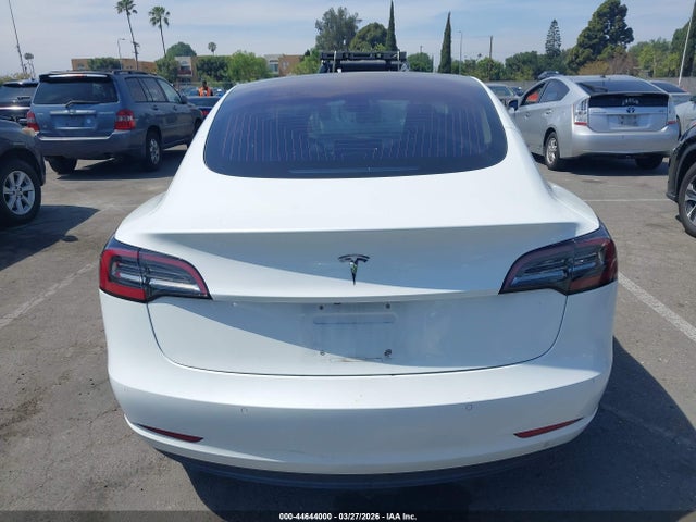 44644000 :رقم المزاد ، 5YJ3E1EA3JF023121 vin ، 2018 Tesla Model 3 Long Range/mid Range مزاد بيع