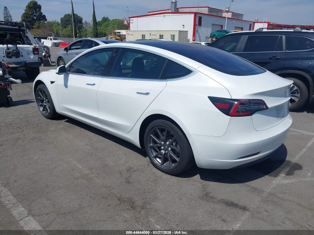 44644000 :رقم المزاد ، 5YJ3E1EA3JF023121 vin ، 2018 Tesla Model 3 Long Range/mid Range مزاد بيع