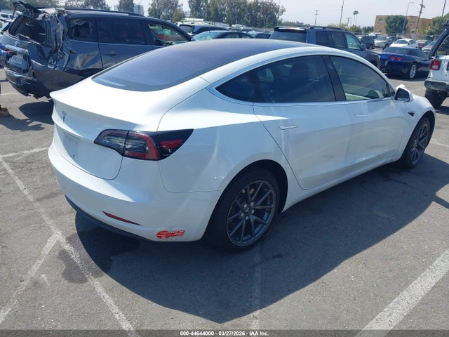 44644000 :رقم المزاد ، 5YJ3E1EA3JF023121 vin ، 2018 Tesla Model 3 Long Range/mid Range مزاد بيع