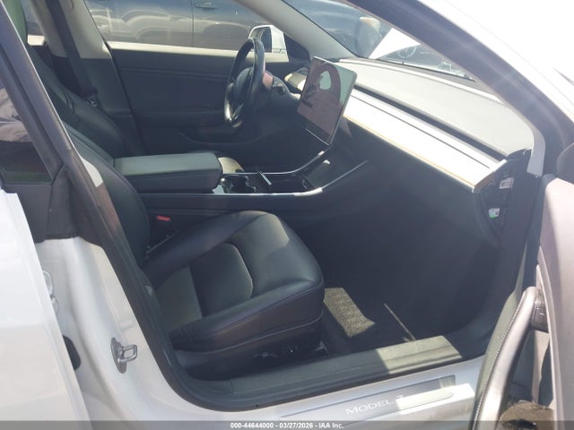 44644000 :رقم المزاد ، 5YJ3E1EA3JF023121 vin ، 2018 Tesla Model 3 Long Range/mid Range مزاد بيع