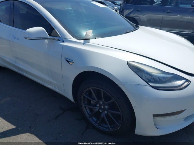 44644000 :رقم المزاد ، 5YJ3E1EA3JF023121 vin ، 2018 Tesla Model 3 Long Range/mid Range مزاد بيع