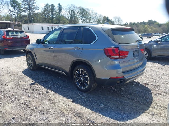 2017 BMW X5 5UXKR2C52H0U18328 Photo 2
