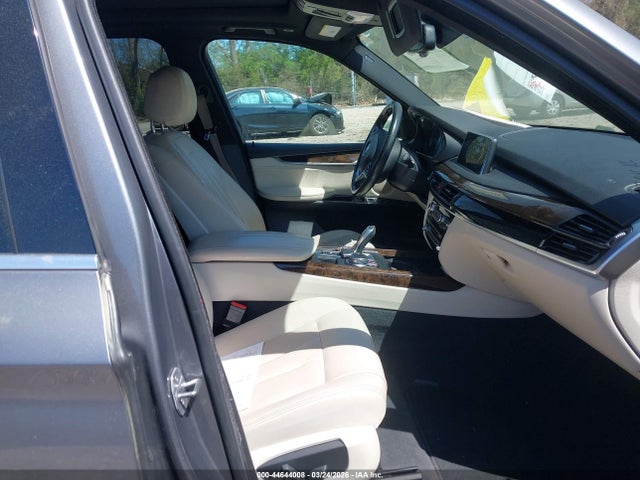 2017 BMW X5 5UXKR2C52H0U18328 Photo 4