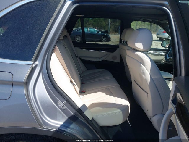 2017 BMW X5 5UXKR2C52H0U18328 Photo 7