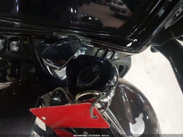 1HD1TBH18NB952940 Harley-Davidson FLHTCUTGSE