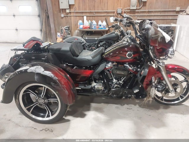 1HD1TBH18NB952940 Harley-Davidson FLHTCUTGSE