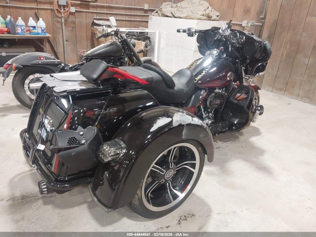 1HD1TBH18NB952940 Harley-Davidson FLHTCUTGSE