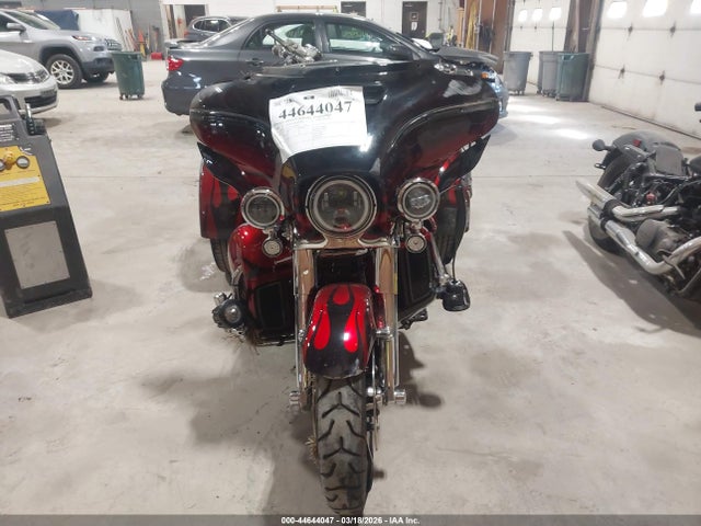 1HD1TBH18NB952940 Harley-Davidson FLHTCUTGSE