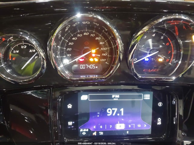 1HD1TBH18NB952940 Harley-Davidson FLHTCUTGSE