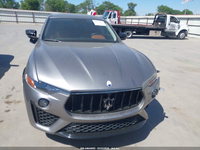 2022 Maserati Levante Modena მანქანა იყიდება აუქციონზე, vin: ZN661YUM3NX384176, აუქციონის ნომერი: 44644055
