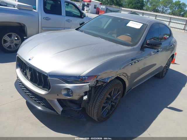 2022 Maserati Levante Modena მანქანა იყიდება აუქციონზე, vin: ZN661YUM3NX384176, აუქციონის ნომერი: 44644055