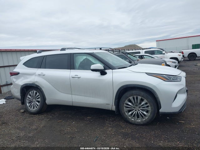 Toyota Highlander Hybrid Platinum 2026 5TDEBRCH9TS706195 Image 14