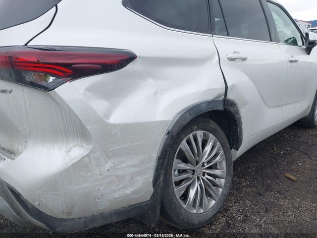 Toyota Highlander Hybrid Platinum 2026 5TDEBRCH9TS706195 Image 12