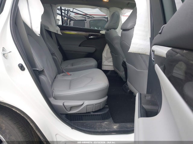 Toyota Highlander Hybrid Platinum 2026 5TDEBRCH9TS706195 Image 8