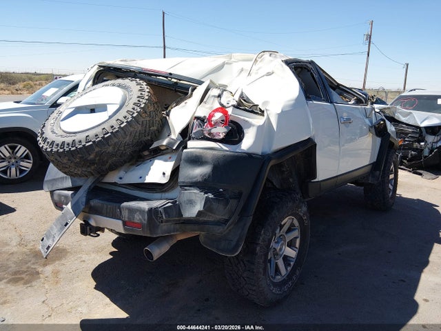 Toyota FJ Cruiser 2014 JTEBU4BF2EK176089 Image 4