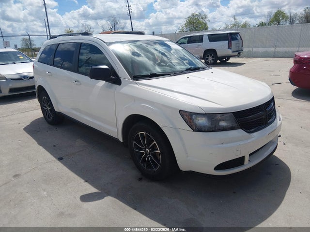 2018 3C4PDCAB1JT303457 main image