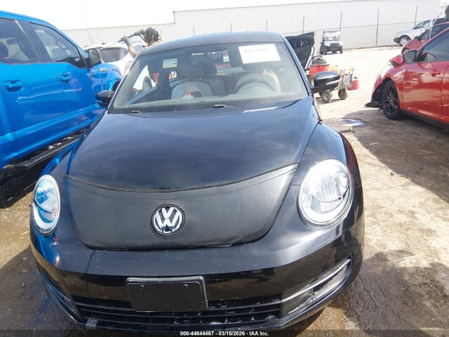 44644467 :رقم المزاد ، 3VWF17AT4GM638958 vin ، 2016 Volkswagen Beetle 1.8t Classic مزاد بيع