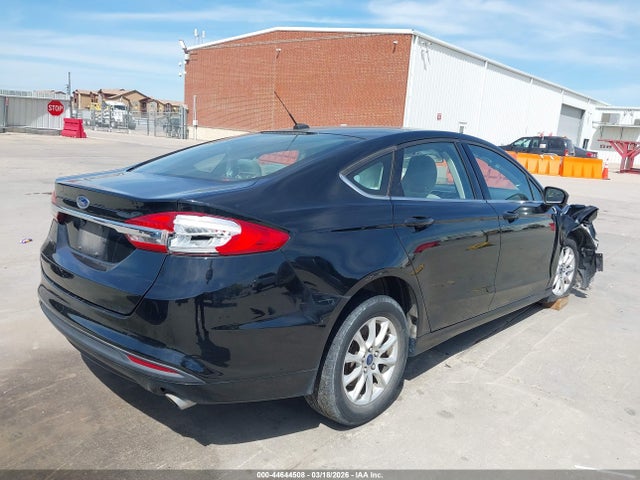 44644508 :رقم المزاد ، 3FA6P0G78JR260162 vin ، 2018 Ford Fusion S مزاد بيع