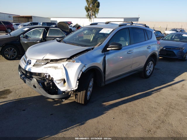 Toyota RAV4 LE 2015 JTMZFREVXFD079029 Image 2