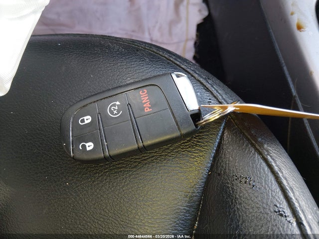 44644566 :رقم المزاد ، 3C4NJDBBXKT781060 vin ، 2019 Jeep Compass Latitude 4x4 مزاد بيع