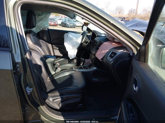 44644566 :رقم المزاد ، 3C4NJDBBXKT781060 vin ، 2019 Jeep Compass Latitude 4x4 مزاد بيع