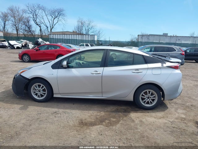 Toyota Prius Two 2018 JTDKBRFU6J3062536 Image 13