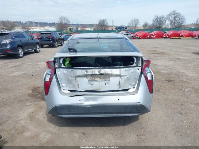 Toyota Prius Two 2018 JTDKBRFU6J3062536 Image 15