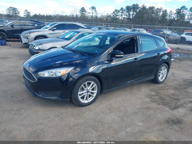 Ford FOCUS SE 2017 1FADP3K25HL319231 Image 2