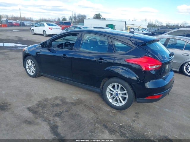 Ford FOCUS SE 2017 1FADP3K25HL319231 Image 3