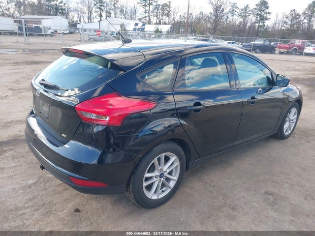 Ford FOCUS SE 2017 1FADP3K25HL319231 Image 4