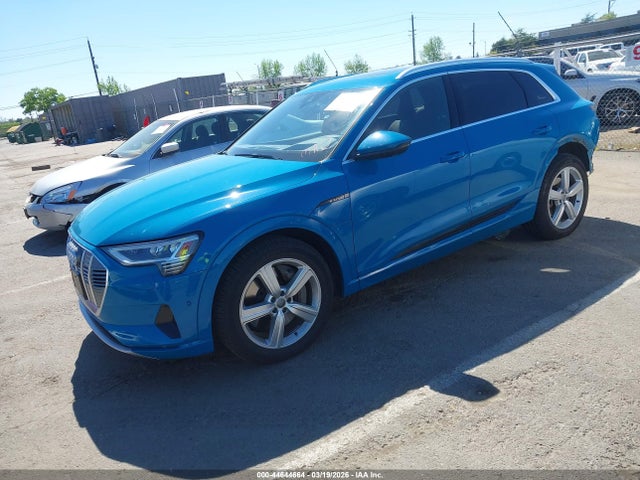 44644664 :رقم المزاد ، WA1VABGE3KB020972 vin ، 2019 Audi E-tron Premium Plus مزاد بيع