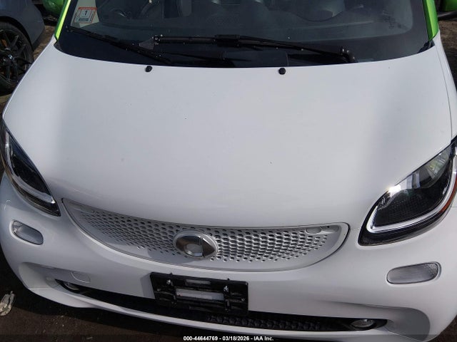 2017 Smart Fortwo Electric Drive Prime მანქანა იყიდება აუქციონზე, vin: WMEFK9BA2HK234589, აუქციონის ნომერი: 44644769
