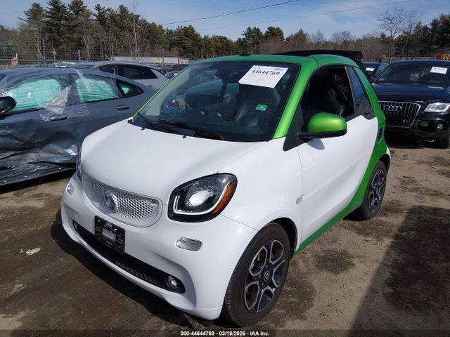 2017 Smart Fortwo Electric Drive Prime მანქანა იყიდება აუქციონზე, vin: WMEFK9BA2HK234589, აუქციონის ნომერი: 44644769