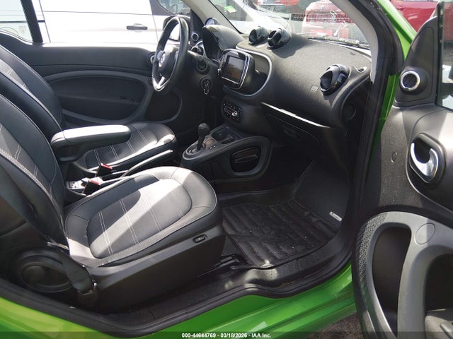 2017 Smart Fortwo Electric Drive Prime მანქანა იყიდება აუქციონზე, vin: WMEFK9BA2HK234589, აუქციონის ნომერი: 44644769