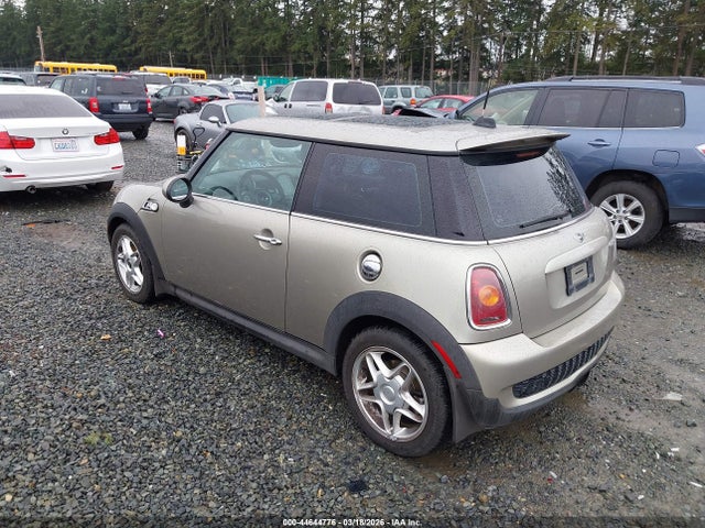 2007 MINI COOPER S WMWMF73517TL88572 Photo 2