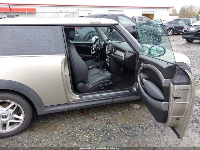 2007 MINI COOPER S WMWMF73517TL88572 Photo 4