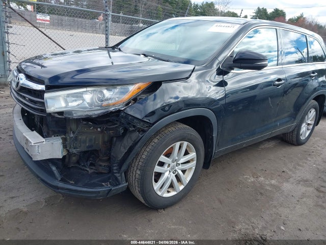 Toyota Highlander Le V6 2015 5TDBKRFH4FS098945 Image 2