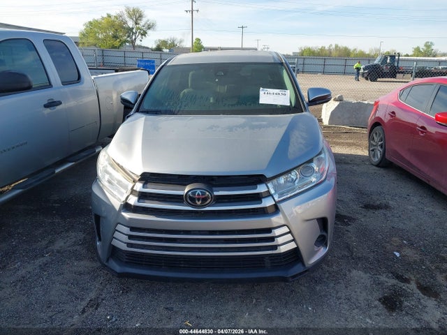 2019 Toyota Highlander Le მანქანა იყიდება აუქციონზე, vin: 5TDZARFHXKS057232, აუქციონის ნომერი: 44644830