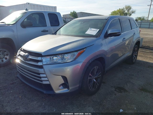 2019 Toyota Highlander Le მანქანა იყიდება აუქციონზე, vin: 5TDZARFHXKS057232, აუქციონის ნომერი: 44644830