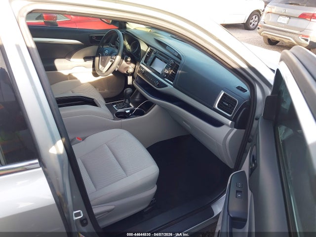 2019 Toyota Highlander Le მანქანა იყიდება აუქციონზე, vin: 5TDZARFHXKS057232, აუქციონის ნომერი: 44644830