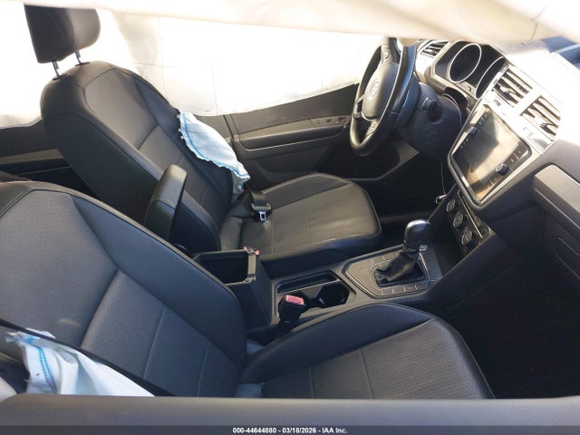 2018 VOLKSWAGEN TIGUAN 3VV3B7AX8JM047000 Photo 4