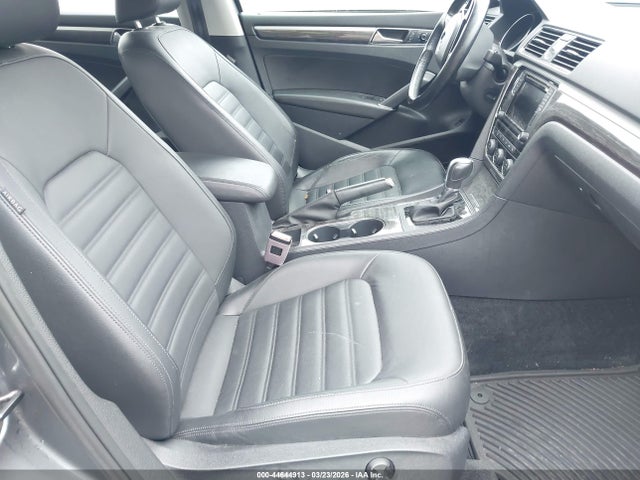 Продаж на аукціоні авто 2017 Volkswagen Passat 1.8t Sel Premium, vin: 1VWCT7A34HC039008, номер лоту: 44644913