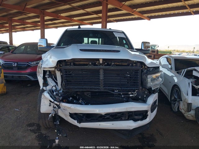 3C63R3MLXRG225289 RAM 3500 Laramie 4x4 6&#039;4 Box