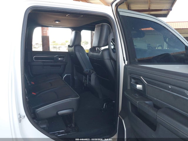3C63R3MLXRG225289 RAM 3500 Laramie 4x4 6&#039;4 Box