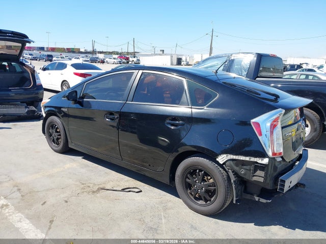 2015 TOYOTA PRIUS JTDKN3DU3F0472825 Photo 2