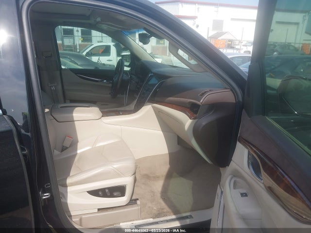 2015 Cadillac Escalade Luxury მანქანა იყიდება აუქციონზე, vin: 1GYS3BKJ8FR168615, აუქციონის ნომერი: 44645062
