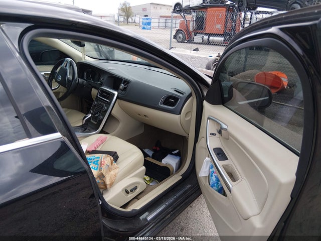 2015 Volvo S60 T5 Premier Plus მანქანა იყიდება აუქციონზე, vin: YV140MFC5F1307168, აუქციონის ნომერი: 44645134