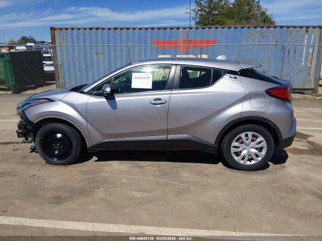 JTNKHMBX3L1088555 Toyota C-HR LE